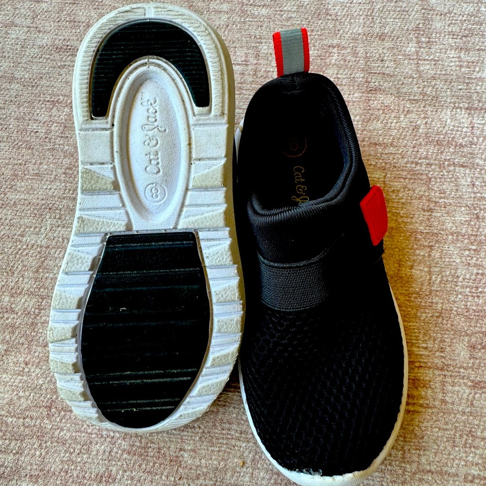 Toddler water shoes, gently used